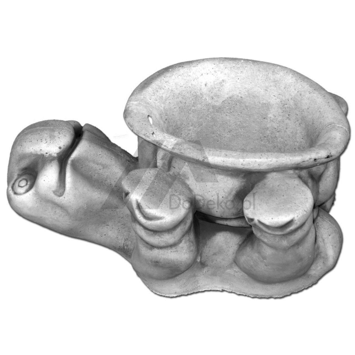 Betonowy żółw jako osłonka na donicę lub poidełko dla zwierząt